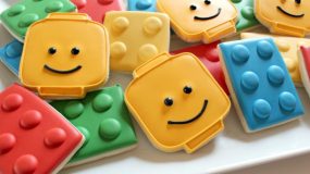 Φτιάξτε μόνες σας τα πιο «παιχνιδιάρικα» σπιτικά μπισκότα Lego