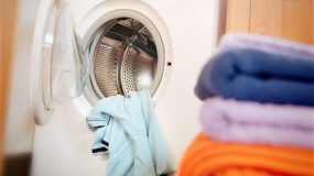 Πόσες φορές πρέπει να φοράμε τα ρούχα μας πριν τα βάλουμε για πλύσιμο;