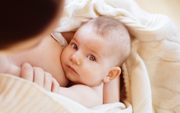 Μητρικός θηλασμός: Πόσο πρέπει να διαρκεί, ποια είναι τα οφέλη