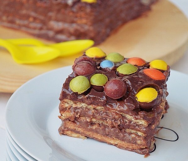 Συνταγη για παιδικό πάρτυ:Ευκολη τουρτα σοκολάτα με πτιμπερ
