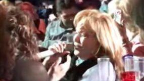 Η Μαίρη Χρονοπούλου πήρε το μικρόφωνο στα 83 της και συγκίνησε το κοινό
