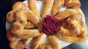 Συνταγή για παιδικό πάρτυ:Τυροπιτάκια καρδούλες απο τη Sofia Kara