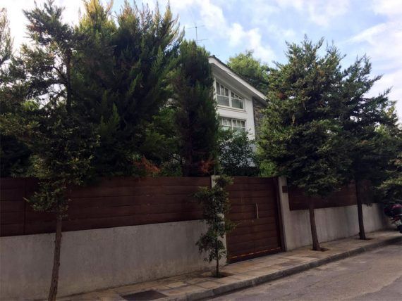 Αυτά είναι τα εντυπωσιακά σπίτια διάσημων Ελλήνων [θα πάθεις πλάκα]