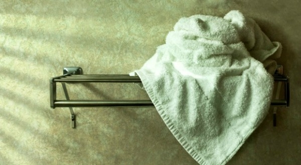 Τα λάθη που κάνετε με τις πετσέτες μπάνιου και τις καταστρέφετε