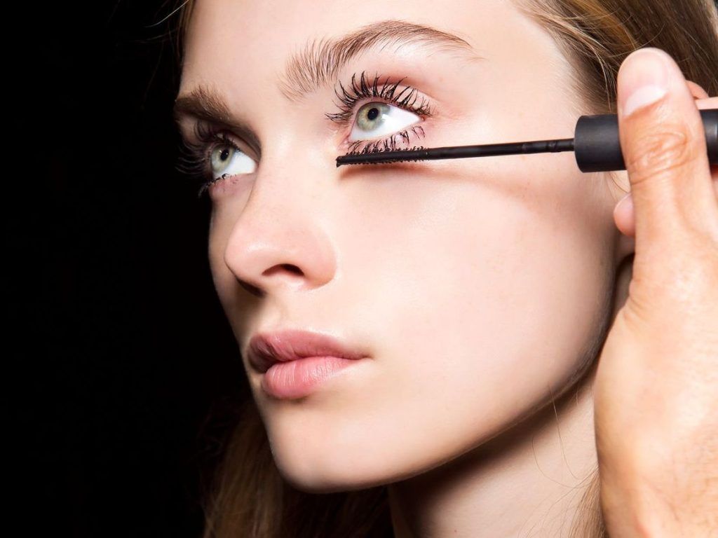 Πως θα φτιάξετε φυσική μάσκαρα