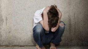 Σοκ στη Χαλκιδα: 13χρονος Ρουμάνος βίασε 5χρονο αγοράκι σε χωράφι!