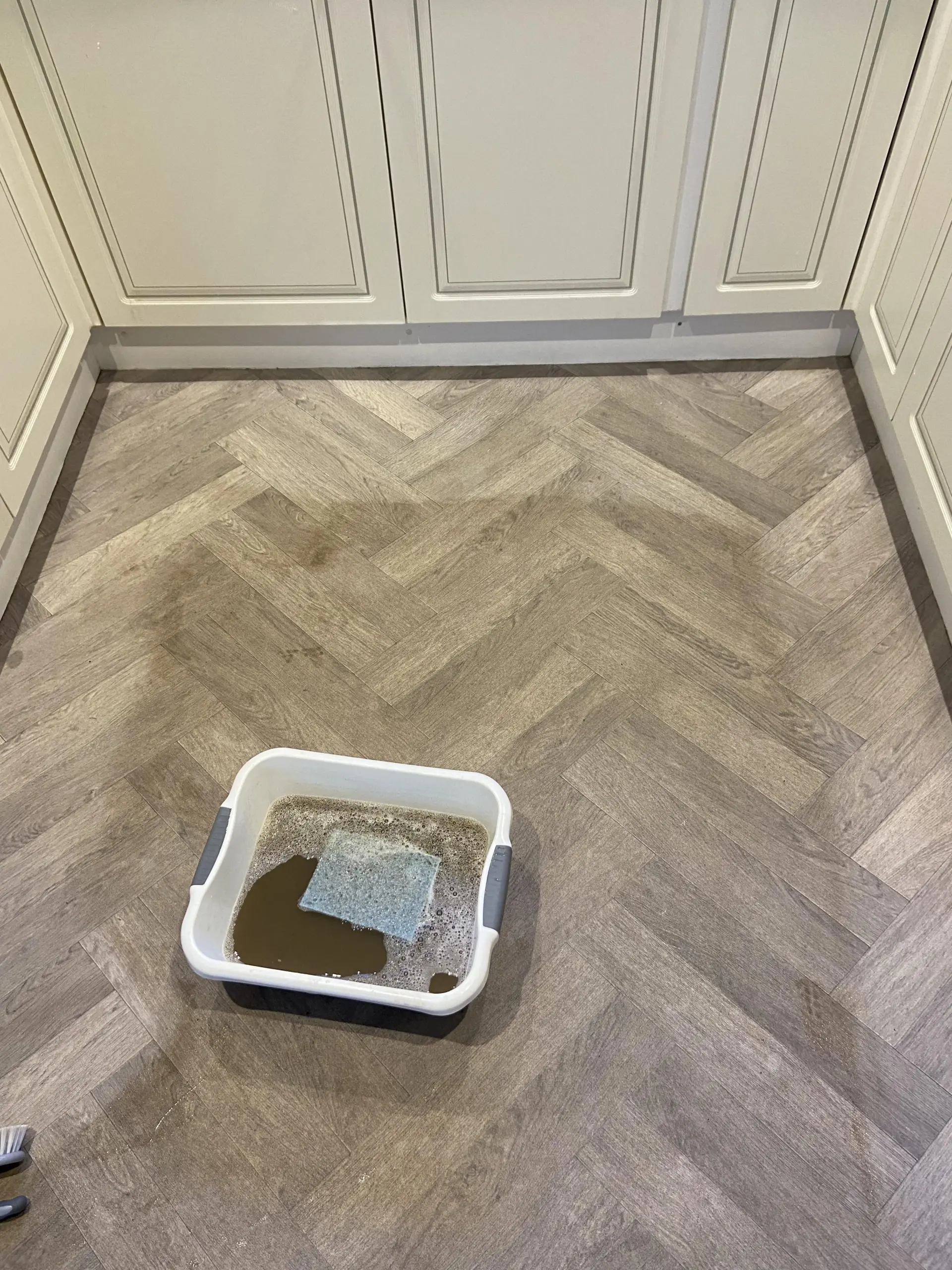 Δείτε πως θα καθαρίσετε όλα τα είδη πατώματος