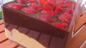 Εύκολη κρέμα σοκολάτας με φράουλες