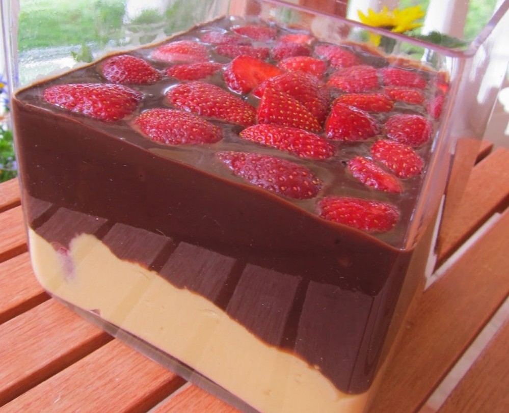 Εύκολη κρέμα σοκολάτας με φράουλες