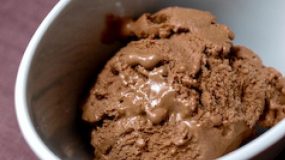 Frozen yogurt με σοκολάτα με 3 υλικά έτοιμη σε 15 λεπτά