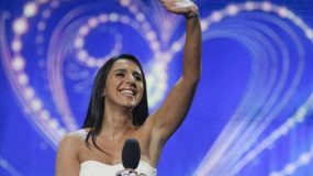 Eurovision 2016: Νίκησε η Ουκρανία με πολιτικό τραγούδι