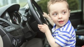 Παιδί μόνο στο αυτοκίνητο: Οι θανάσιμοι κίνδυνοι