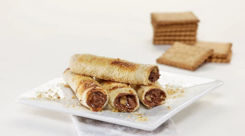 Γλυκά μπαστουνάκια με ψωμί του τοστ, πραλίνα  και μπανάνα