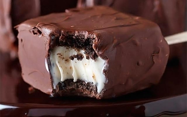 Φτιάξτε παγωτό brownies με μους σοκολάτας!
