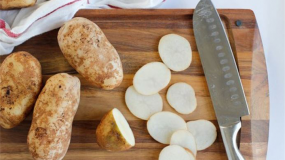 Κρατήστε τις κομμένες πατάτες σας φρέσκιες για περισσότερο
