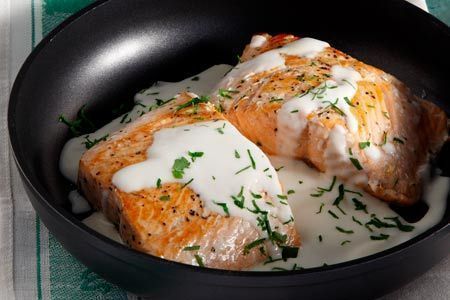 Φιλέτο σολομού στο τηγάνι με αρωματικό πιλάφι