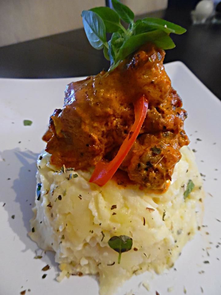 Χοιρινό με πατατοσαλάτα