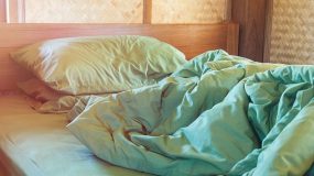 Πώς διατηρήσετε καθαρό το κρεβάτι σας- Γιατί γεμίζει μικρόβια το καλοκαίρι