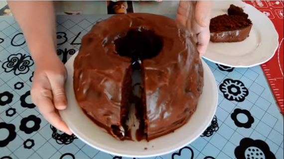Σοκολατένιο κέικ με αβοκάντο νηστίσιμο