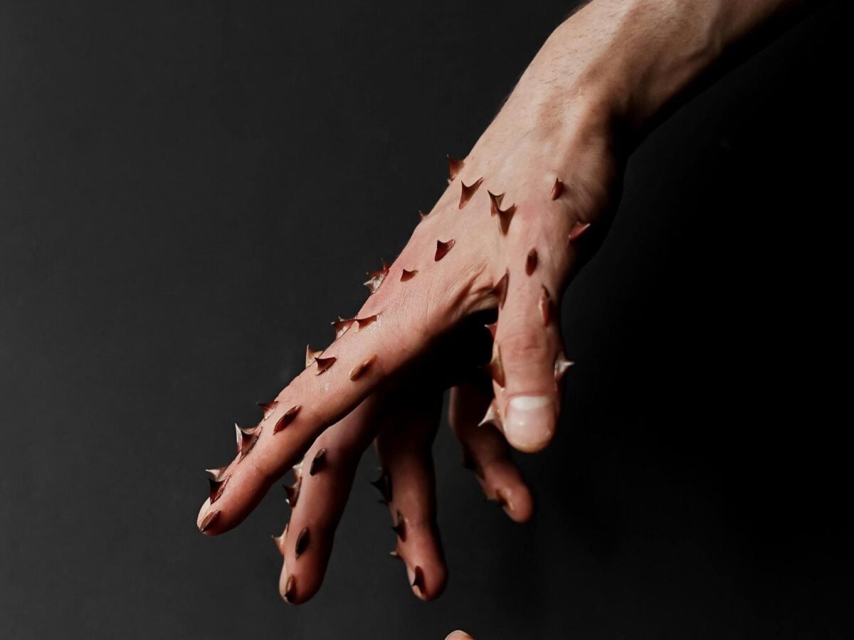 Γιατί μουδιάζουν τα χέρια μου όταν κοιμάμαι;