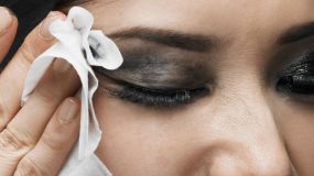 Τι συμβαίνει στο δέρμα σας όταν δεν βγάζετε το make-up