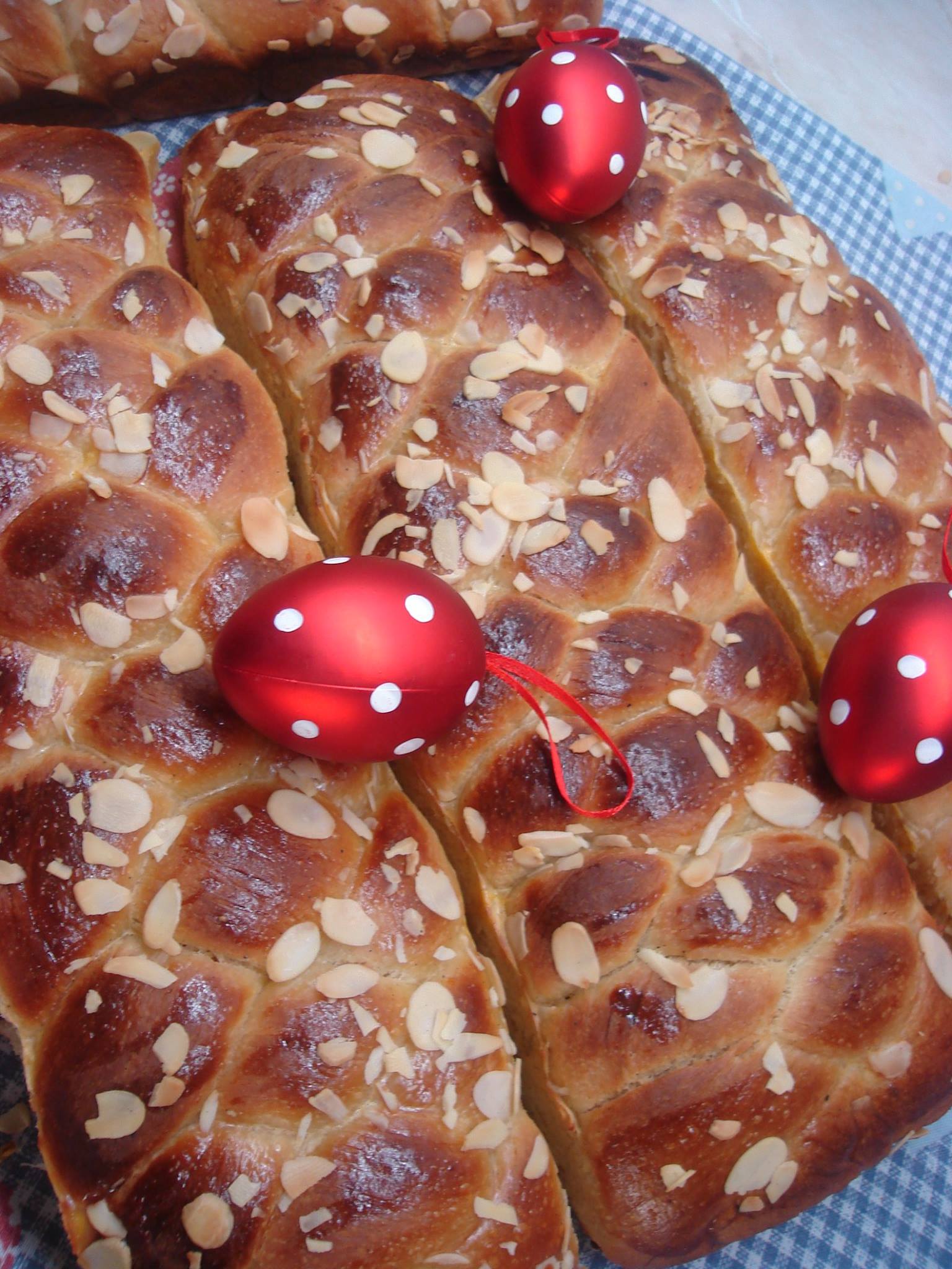 Φανταστικά τσουρέκια χωρίς φούσκωμα!