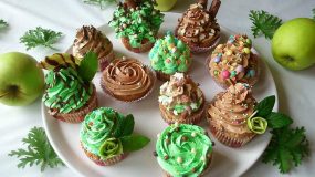 Cupcakes πράσινου μήλου με  frosting κανέλας