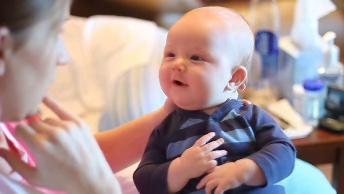 Δείτε αυτό το αξιολάτρευτο μωράκι που είναι μόλις 3 μηνών και λέει ''σ'αγαπώ''