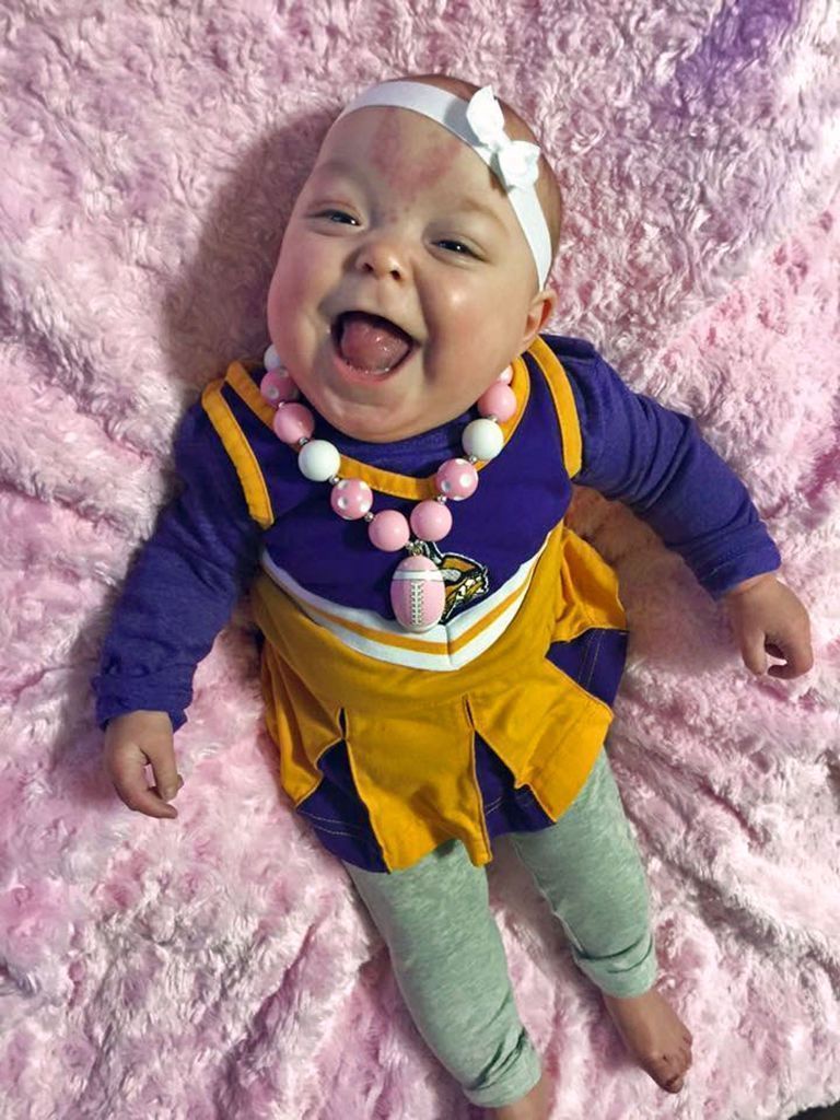 to-moro-pou-gennithike-me-terastia-glossa2_