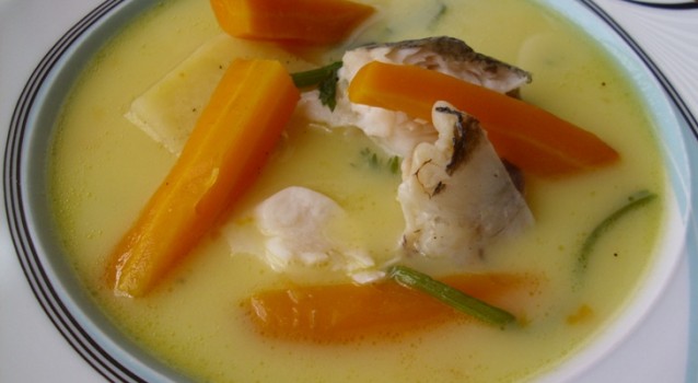Ψαρόσουπα αυγολέμονο: Συνταγή για μαμαδίστικη και λαχταριστή σούπα