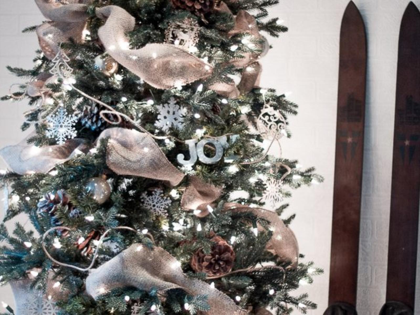 Πώς να βαλετε μια κορδελένια γιρλάντα στο χριστουγεννιάτικο δέντρο σας