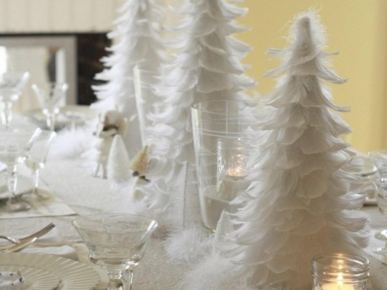 Δημιουργήστε ένα παραμυθένιο χιονισμένο τοπίο με άσπρες χριστουγεννιάτικες διακοσμήσεις
