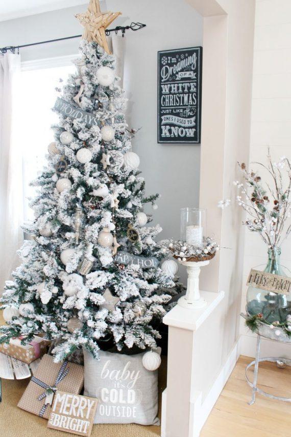 Πώς να κάνεις χώρο στο σπίτι σου για να… βάλεις το χριστουγεννιάτικο δέντρο!