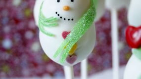 Φτιάξτε γλειφιτζούρια-κεκάκια με χριστουγεννιάτικους χιονάνθρωπους