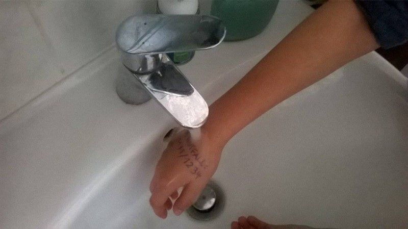 Το κόλπο για να είναι τα παιδιά σας πιο ασφαλή κατά την περίοδο των γιορτινών σας αγορών 4 pedi-mi-chanete3_