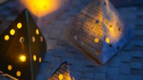 Μικρά φωτεινά Χριστουγεννιάτικα χάρτινα τρίγωνα -ΚΑΤΑΣΚΕΥΗ