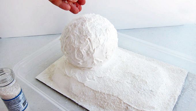 kik-liomenos-chionanthropos10_