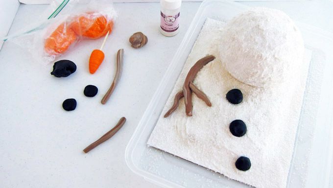 kik-liomenos-chionanthropos11_