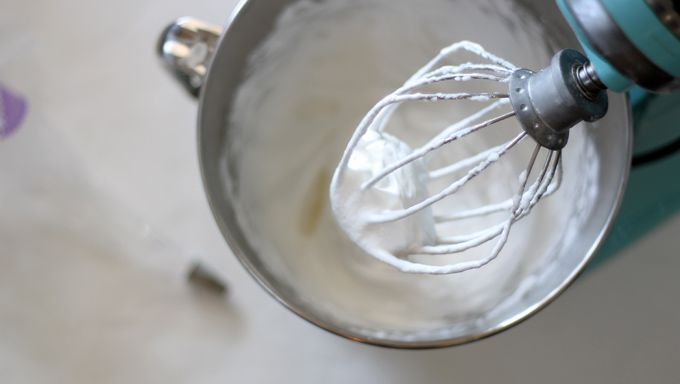 liomeni-chionanthropi3_