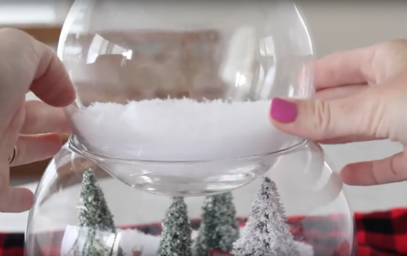 chionanthropos-apo-giales3__