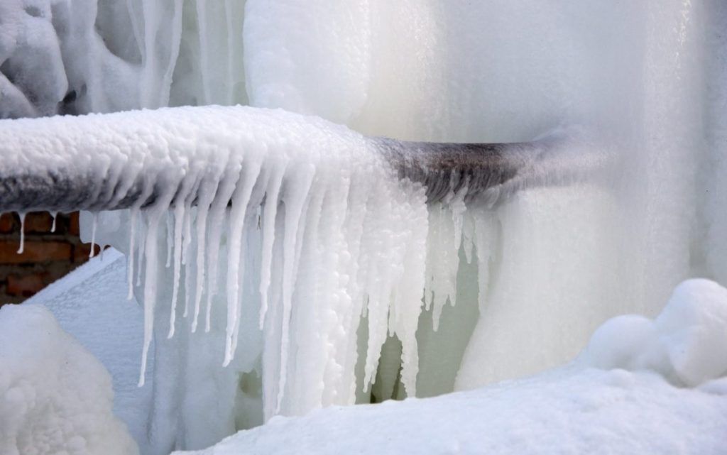 Πάγωσαν οι σωλήνες του νερού τι να κάνω;