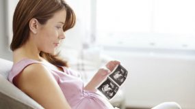 22 απορίες που δεν πρέπει να γκουγκλάρεις αν είσαι έγκυος