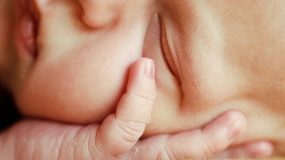 Λευκός θόρυβος: Δείτε πώς βοηθάει στον ύπνο των μωρών!