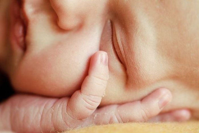 Λευκός θόρυβος: Δείτε πώς βοηθάει στον ύπνο των μωρών!