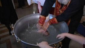 Βίντεο: Η πιο ανορθόδοξη βάπτιση που έχει γίνει ποτέ!