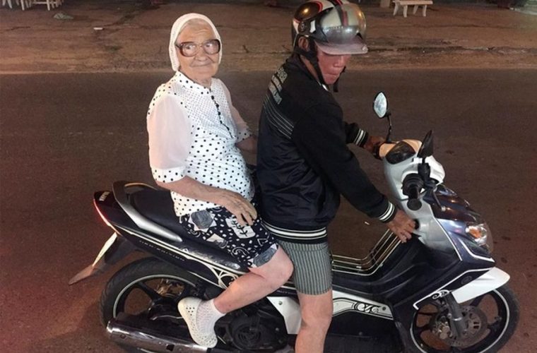 ΘΕΑ: 89χρονη κάνει το γύρω του κόσμου με μοτοσυκλέτα :Δείτε φωτό