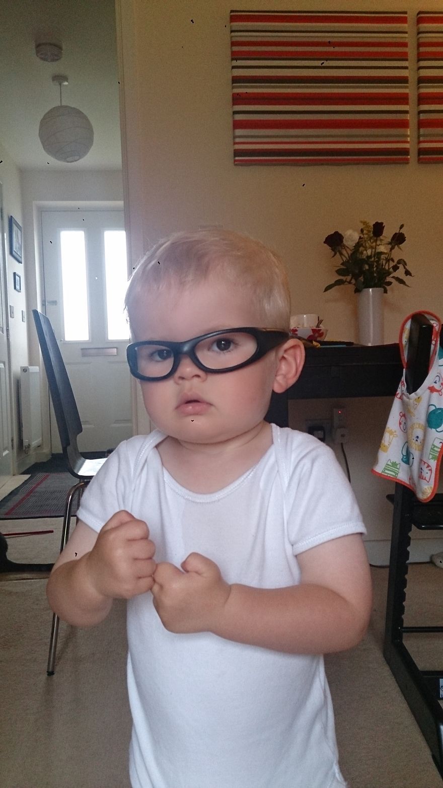 mora-pou-miazoun-me-diasimous4_