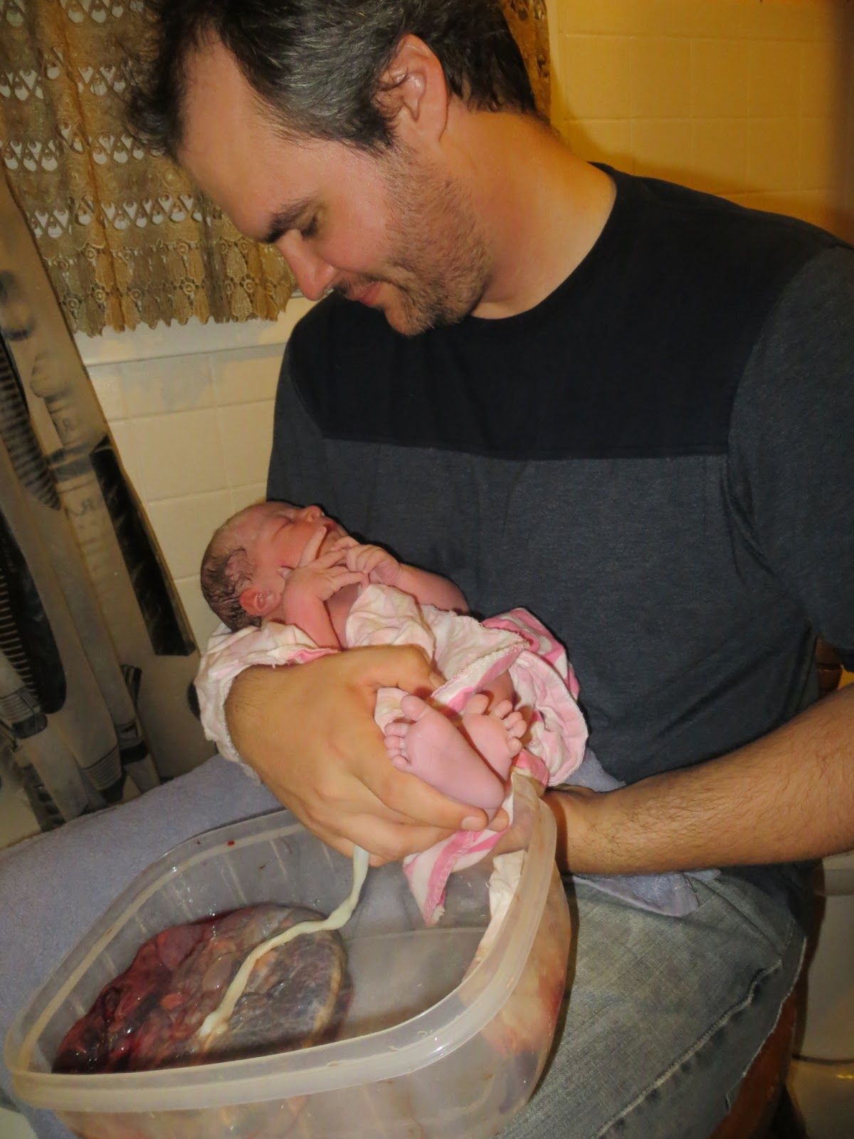 mora-prin-kopsoun-to-emfalio-loro12_