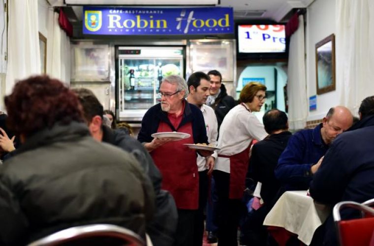 Η δύναμη της αλληλεγγύης: Στο εστιατόριο «Ρομπέν των Δασών» πληρώνουν οι πλούσιοι και τρώνε οι φτωχοί!