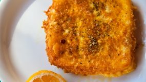 6 συνταγές για σαγανάκι με τυρί, αγαπημένο μεζεδάκι όλων μας